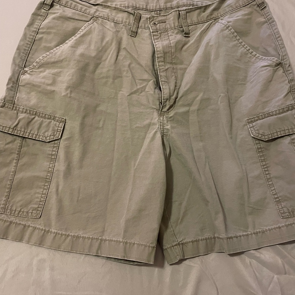 Wrangler Men's Light Tan Cargo Shorts